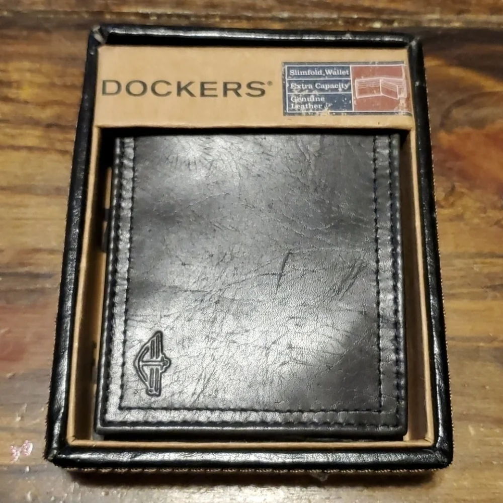 𝅺DOCKERS Leather Black Leather Slimfold Wallet NWT